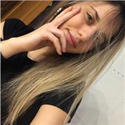 Profesora de apoyo escolar para niños de Educación Primaria